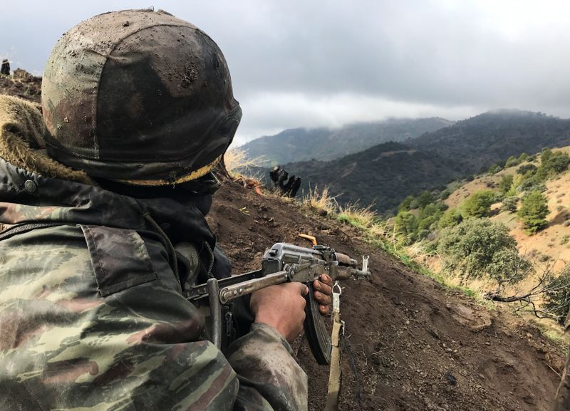 The Algerian army takes up positions in the mountains of Ain Defla against an Islamist guerrilla financed by Morocco. This support is part of the permanent subsurface war between Morocco and Algeria.