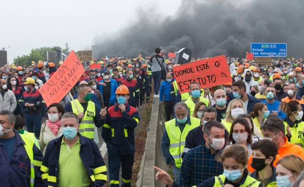 Alcoa workers, Spain, demanding a reduction in energy prices for the company that is laying them off.