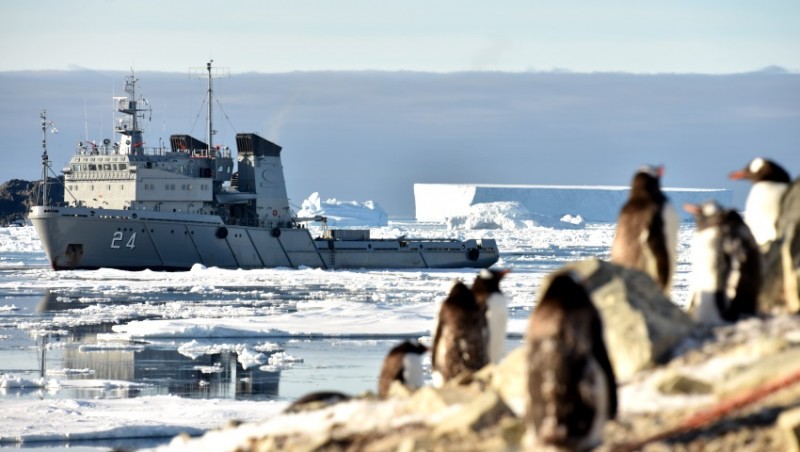 «ARA Islas Malvinas» crossing «mar de Hoces» (Drake Passage).