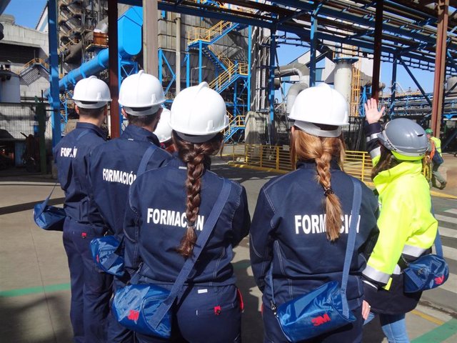 Students of the dual vocational training in the company Atlantic Copper
