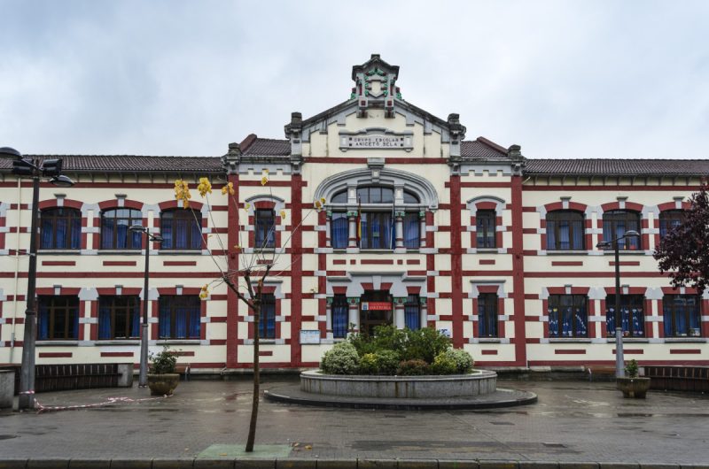 Mieres workers' schools, originally created by the miners themselves in the People's House, today a state public school. A true monument to how the organized working class confronted the class divide in basic education.