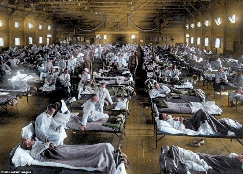 Field hospital during the "Spanish flu" epidemic. What we learned from that pandemic is, among other things, that the new variants need not be less serious and that the series that matters is the number of deaths and people with persistent sequelae.