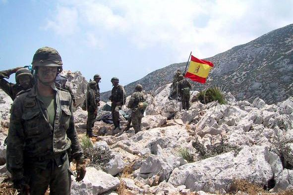 The Spanish army seizes Perejil Island in 2002 and evicts a group of Moroccan gendarmes who had hoisted the Makhzen flag at the height of the 2002 crisis with Morocco