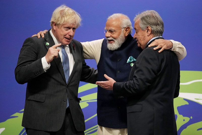 Modi between Johnson and Guterres at the opening of COP26 in Glasgow