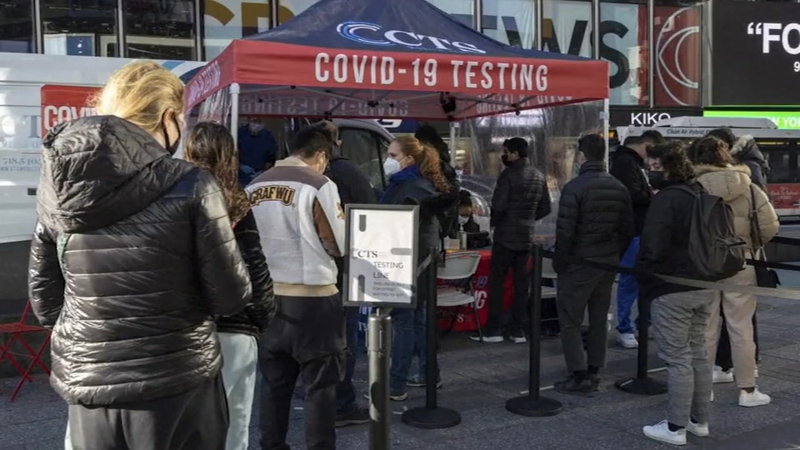 New York. With hospitals saturated by Omicron cases, lines multiply at testing stations.