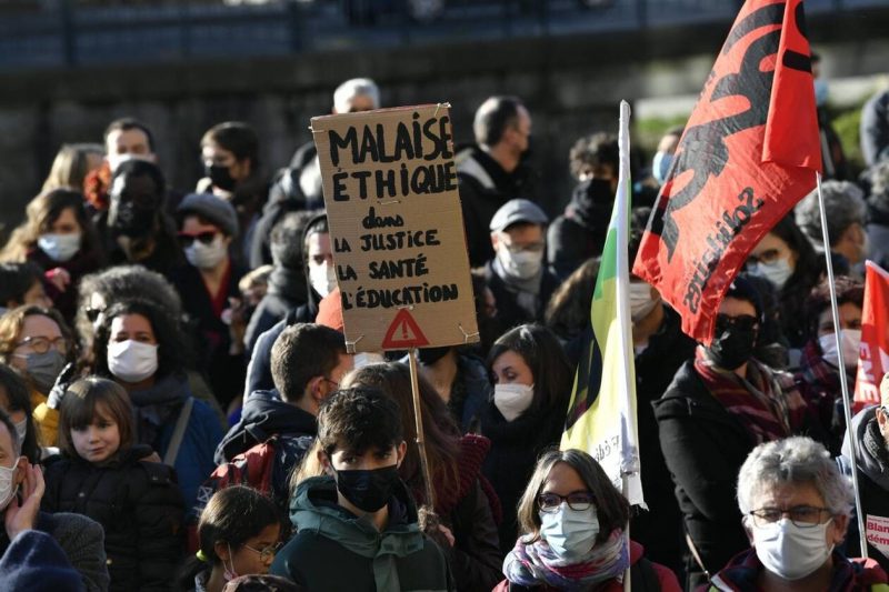 School strike in France. Parents and students demonstrated yesterday alongside teachers.