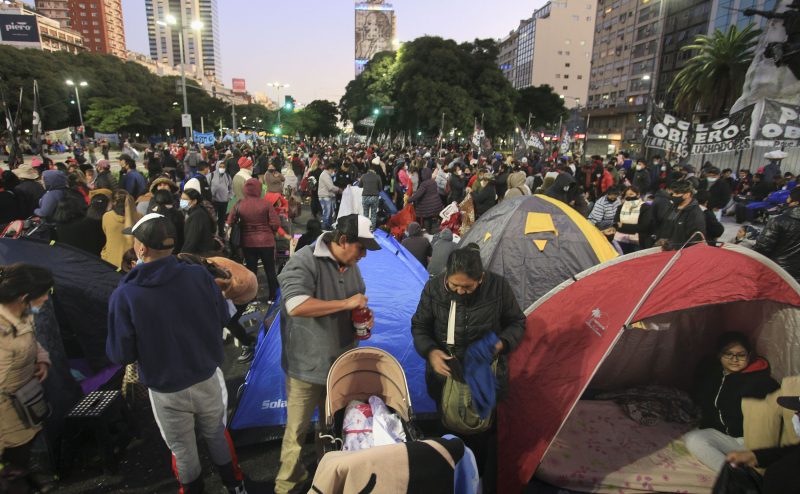Picketers camped out on 9 de Julio in Buenos Aires this week. In the background the Ministry of Social Development with the image of Evita Perón 