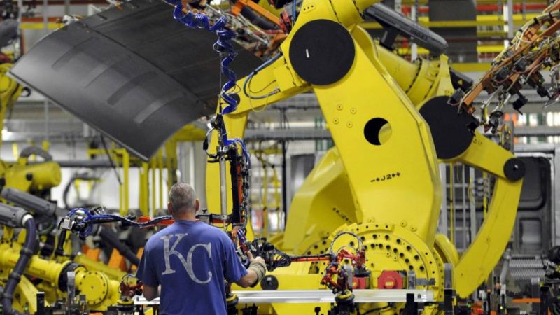 Robotization under a capitalism that has nowhere to expand, in the absence of new markets, produces unemployment. For Aaron Bastani it is a sign of how capitalism itself creates a "Fully Atomated Luxury Communism," but...