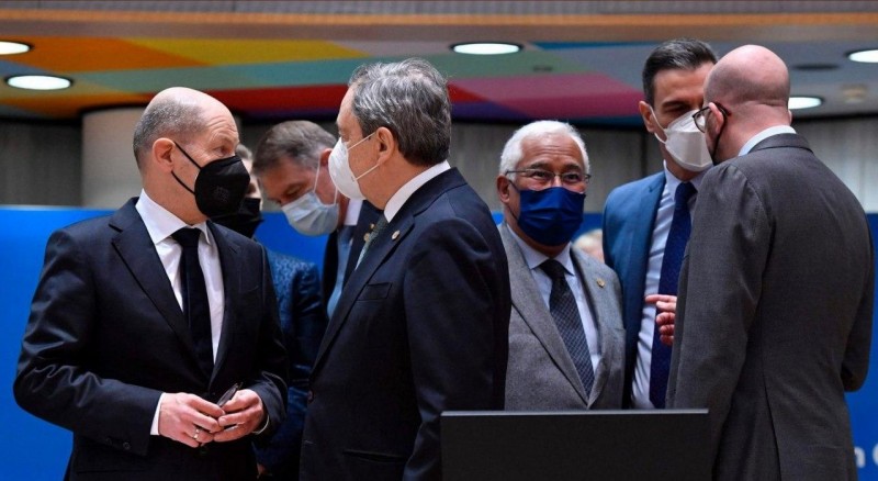Scholz, Draghi, Costa, Sánchez and Michel during the European Council meeting that approved sanctions against Russia.