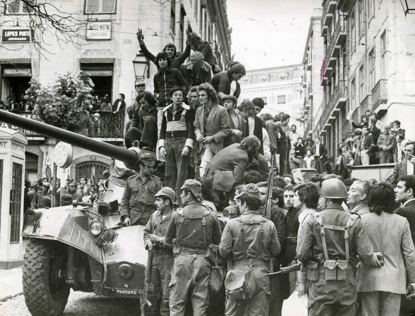 Revolución de los claveles, Portugal, 25 de abril de 1974