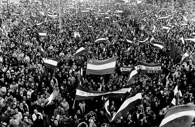 4 de diciembre de 1977: Autonomía y andalucismo reaparecen