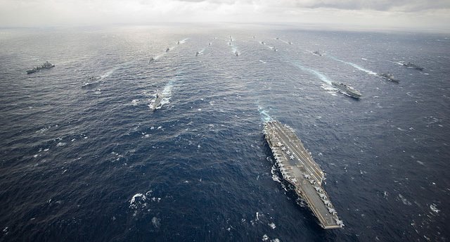 La VIª Flota de EEUU surcardo el Mediterráneo.