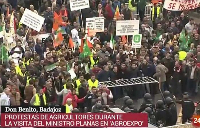 Manifestación de agricultores en Don Benito que abrió la ola de movilizaciones de la pequeña burguesía agraria en España.