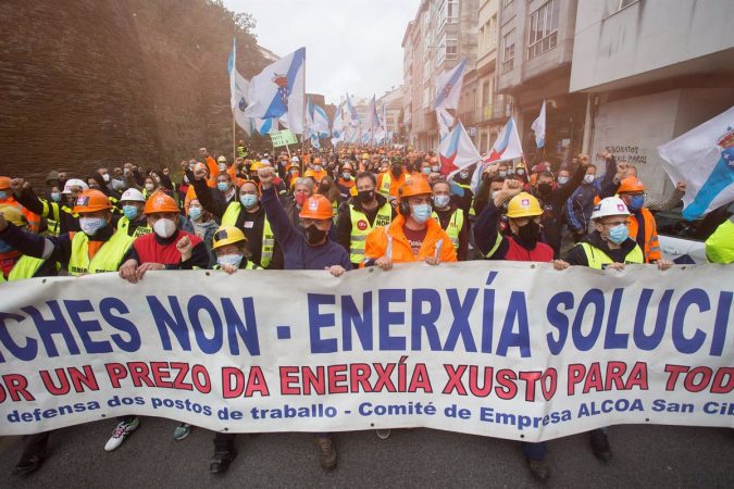 2020, los sindicatos de Alcoa exigen una mejor tarifa eléctrica para asegurar la rentabilidad de la empresa y su competitividad para atraer nuevos capitales.