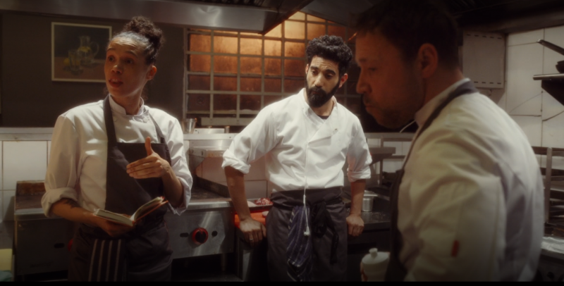 Carly (Vinette Robinson), Freeman (Ray Panthaky) y Andy (Stephen Graham) en «Boiling Point»
