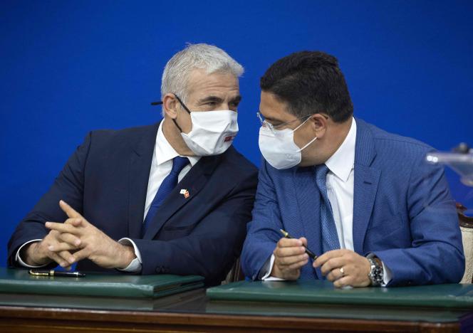 Bourita, Ministro de Exteriores de Marruecos, charla con Lapid, Ministro de Exteriores de Israel, durante la visita oficial de éste a Rabat en agosto de 2021. En ese momento Marruecos llevaba usando Pegasus tres meses.