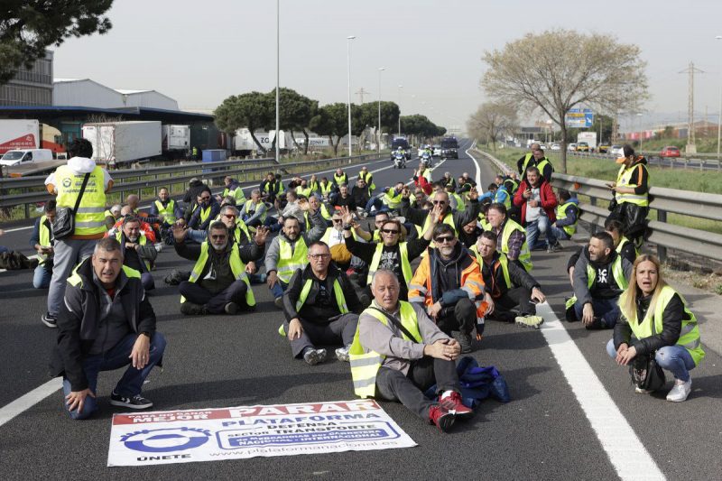 Los últimos camioneros en cierre de la plataforma