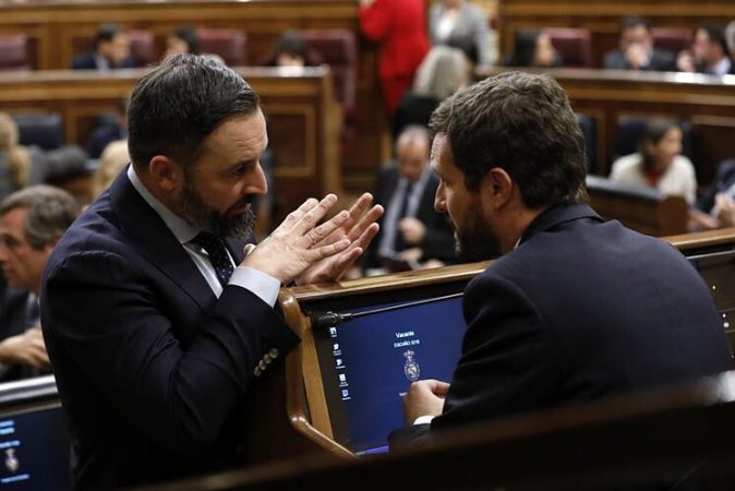 El estallido del PP abre a Vox la puerta de un «sorpasso» del PP 