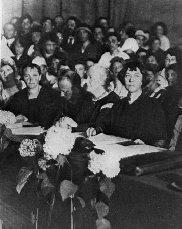 Alexandra Kollontai y Clara Zetkin. Ninguna de las dos transó con el feminismo ni se llamó a sí misma nunca feminista