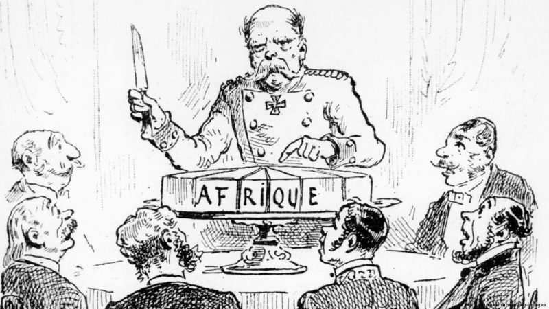 Bismarck reparte África entre las potencias en la conferencia de Berlín. Caricatura de la época.