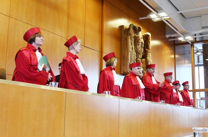 Los fondos europeos que adelanta el Plan de Recuperación y Resiliencia están paralizados por el Tribunal Constitucional alemán.