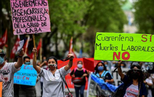 Más de 3.000 enfermeros muertos dan idea del desastre argentino en la asistencia sanitaria