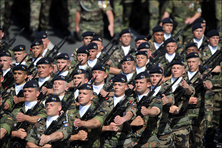 Soldados alemanes y franceses del «Eurocorp»