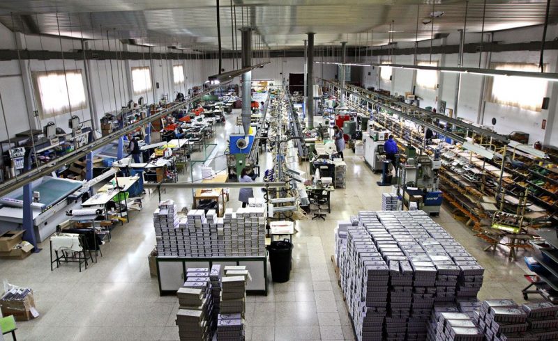 Fábrica de zapatos en Elda. El sector zapatero, en su día punta de lanza de las exportaciones, se ve en la cuerda floja por la posición cada vez más incómoda del imperialismo español frente a EEUU.
