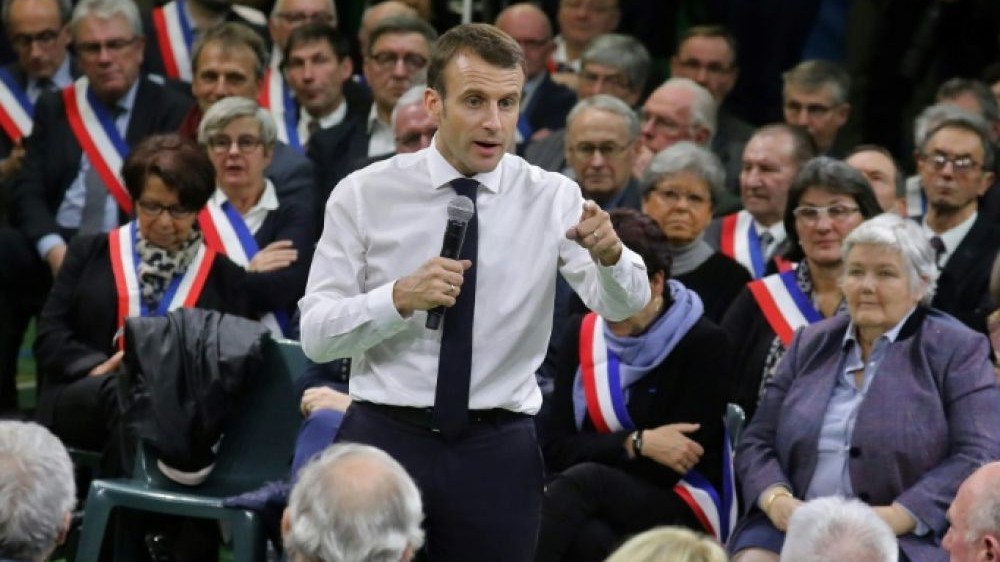 Macron con electos locales normandos en el «gran debate nacional»