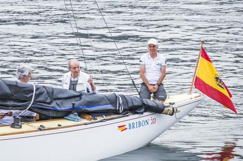 Juan Carlos I navega en el Bribón a su vuelta a España este fin de semana.