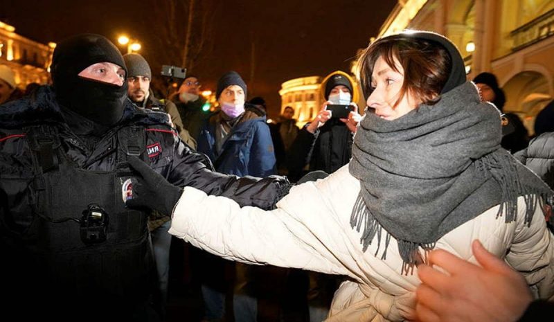 La policía rusa está reprimiendo un creciente movimiento de madres de soldados de conscripción, núcleo de las protestas en todo el país