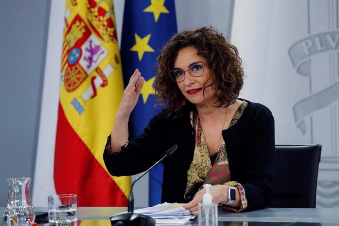 La ministra portavoz del gobierno, María Jesús Montero, presenta ayer los planes de recuperación del gobierno español.