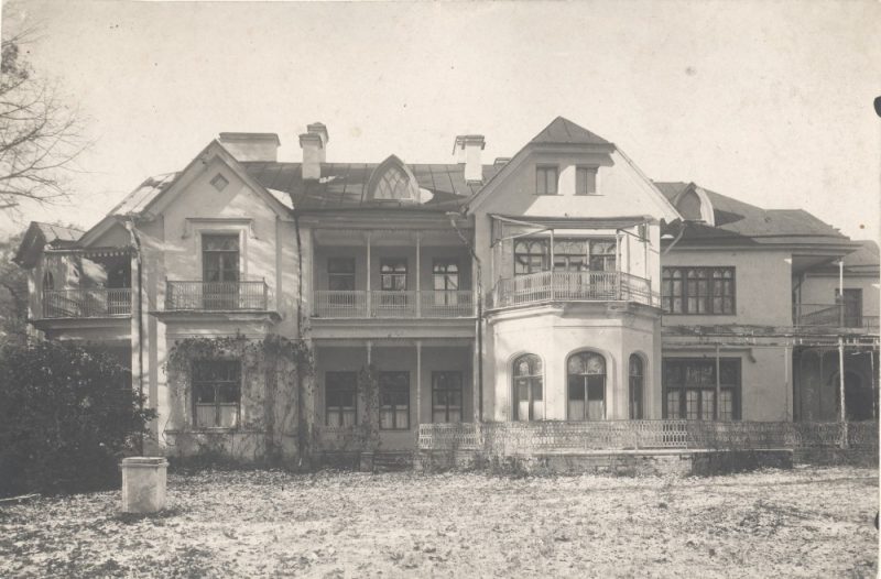 Palacio del Granjero. Además de casa de reposo para trabajadores, incluía viviendas para los trabajadores e investigadores del conjunto y museo.