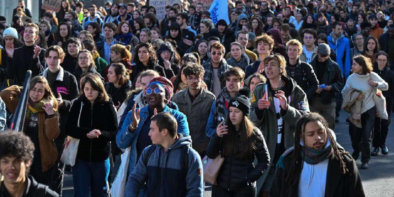 Estudiantes contra la precariedad Francia