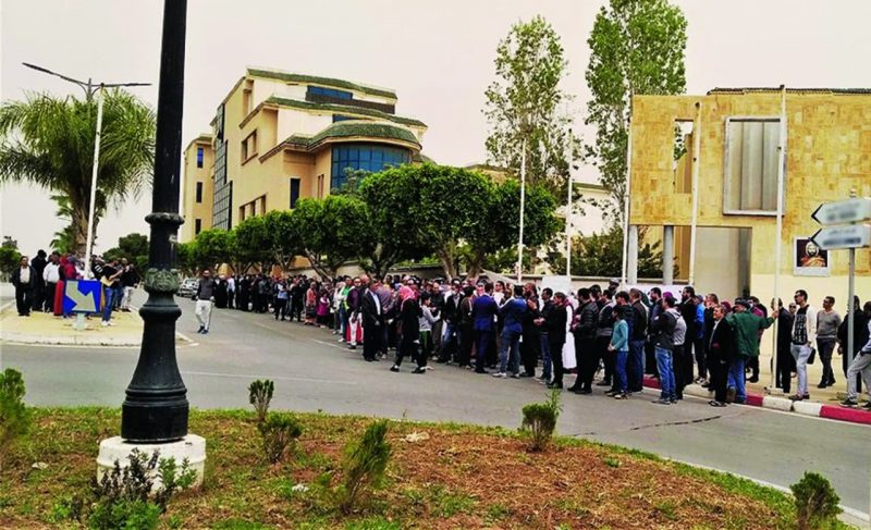 Profesores de Sidi Bel Abbès protestan rompiendo el control sindical y denunciando la relación entre Covid y escuela.
