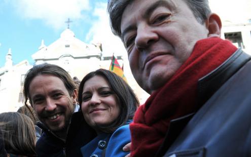 Selfie de Melenchon con Iglesias y Marisa Matias del Bloco de Esquerda portugués. En aquel momento, 2018, Syriza ya había sido convenientemente borrado de las fotos de grupo de la «nueva izquierda» europea tras convertirse de modo demasiado obvio en el garante del «ajuste» de la economía griega.