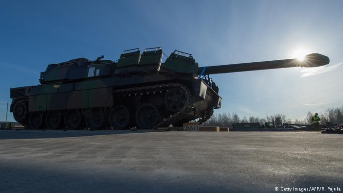 La Comisión Europea planteó ya en 2018 reforzar y remozar las autopistas para soportar los nuevos tanques pesados. Las autopistas no son menos esfuerzo de guerra que los tanques en sí mismos.