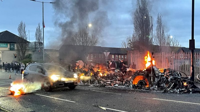 Violencia unionista en Ulster en abril de 2021. Primera señal seria de la precariedad de la paz en Irlanda del Norte tras el Brexit.