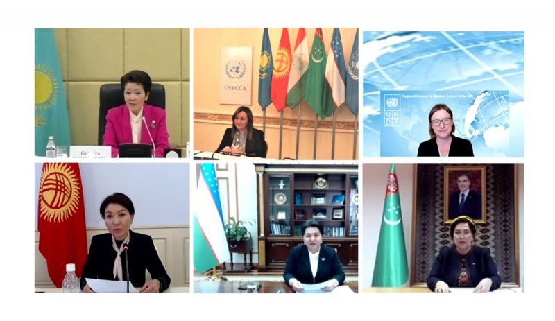 Primer «Diálogo de liderazgos femeninos en Asia Central», organizado por el PNUD en 2020. La misma imagen deja ya clara la continuidad incluso estética y familiar con la sección femenina de la burocracia del partido-estado stalinista