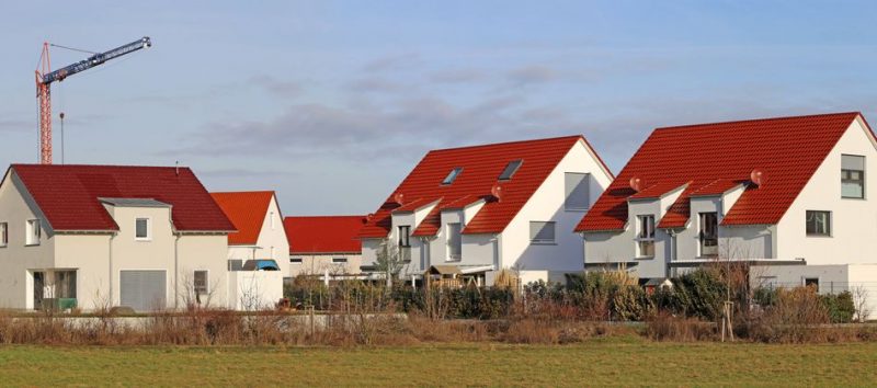 Viviendas unifamiliares en Alemania. El sueño de la pequeña burguesía que ya es una imagen para la historia. El desarrollo del Pacto Verde en las ciudades acaba con los barrios de adosados.